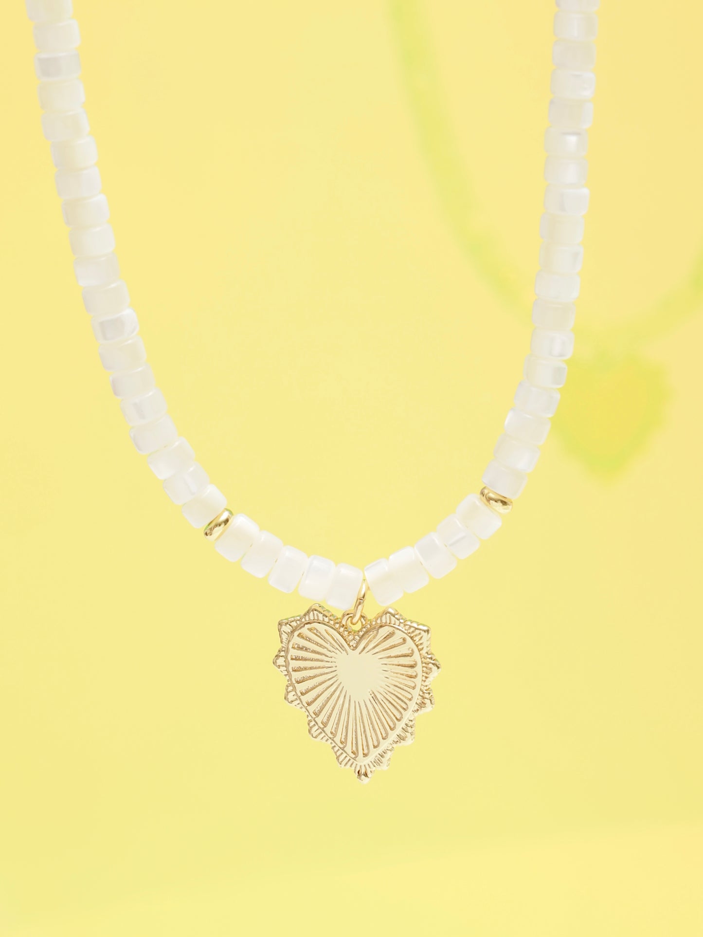 Collar de piedra 1